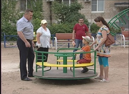 В Волгограде продолжается благоустройство дворов