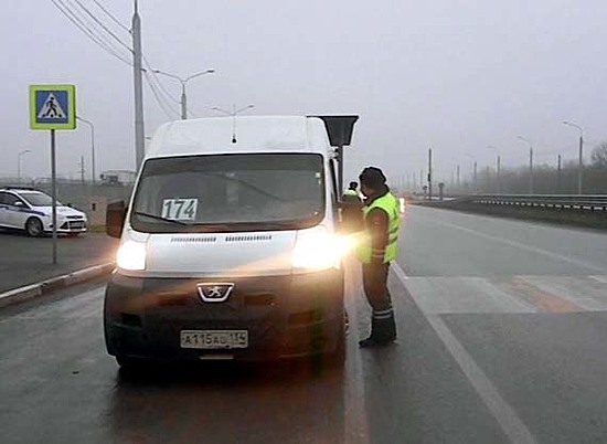 Сотрудники ГИБДД в Волгограде проверили пассажирский транспорт