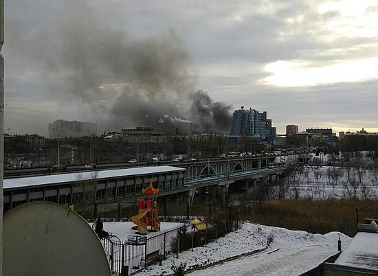 В Ворошиловском районе небо закрыли клубы черного дыма