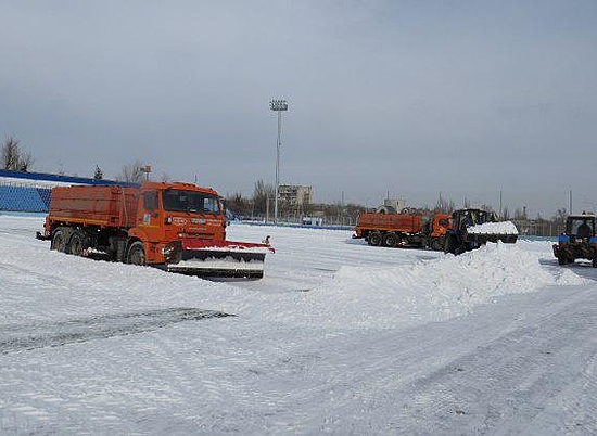 Волгоградскому "Ротору" помогают готовиться к рестарту сезона три самосвала и пять тракторов