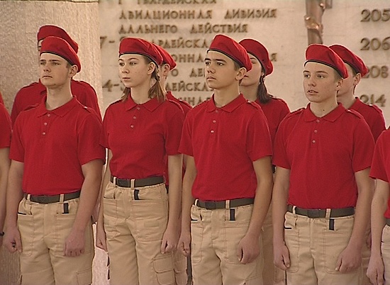 Ряды юнармейцев пополнили 60 школьников из Волгоградской области