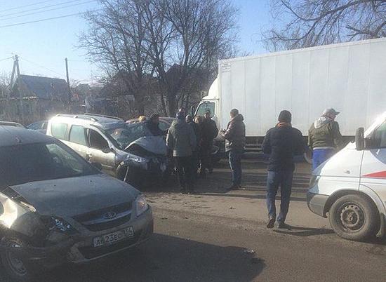 В Кировском районе Волгограда пробка из-за аварии