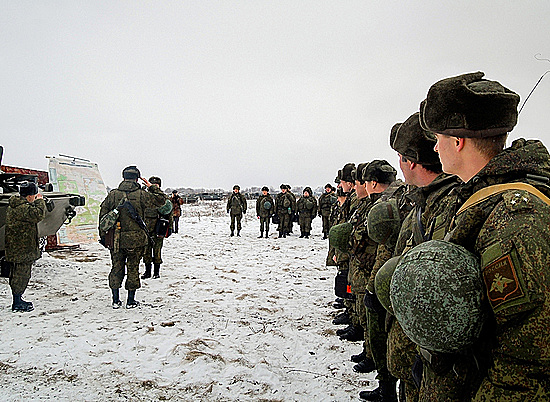 200 военных разведчиков готовятся к 30-километровому марш-броску под Волгоградом