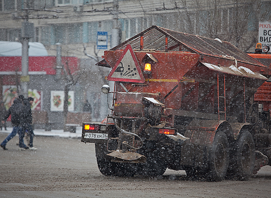 Дорожники расчистили трассы Волгоградской области после ледяного дождя