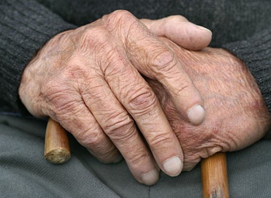 92-летний пенсионер под Волгоградом впустил в дом незнакомца и лишился 26 тысяч рублей