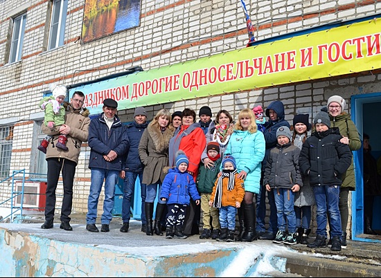 В Новониколаевском районе на избирательный участок пришли три поколения одной семьи