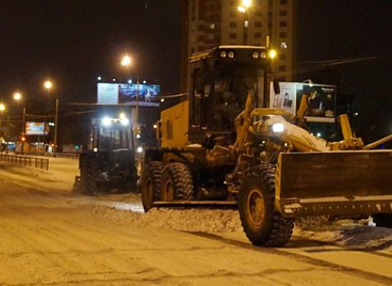 На дороги Волгограда высыпали почти полторы тысячи тонн противогололедных реагентов