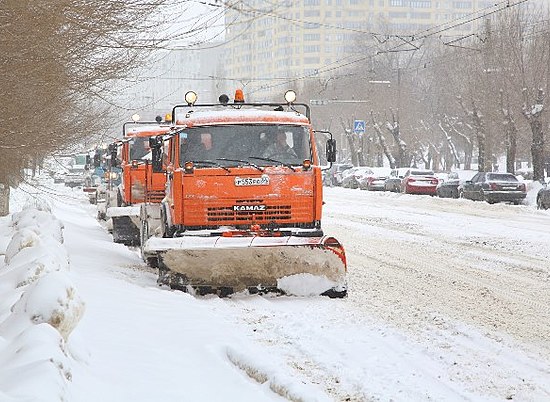 На дорогах Волгограда увеличилось количество спецтехники