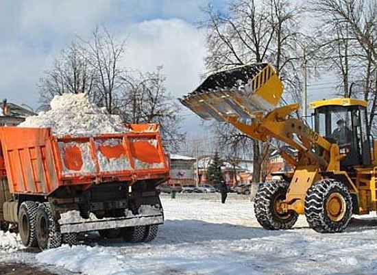 В Волгограде на борьбу с гололедицей вышли 80 спецмашин