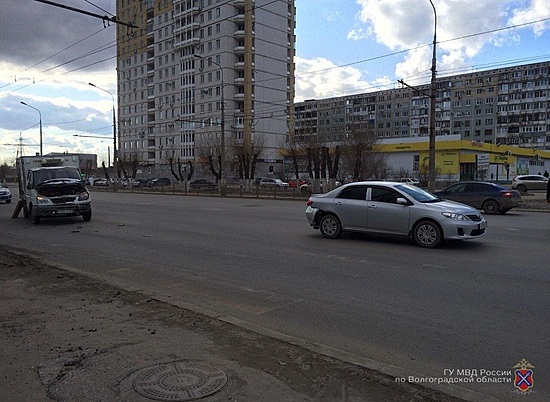 В Волгограде после автоаварии в больнице оказались двое пассажиров