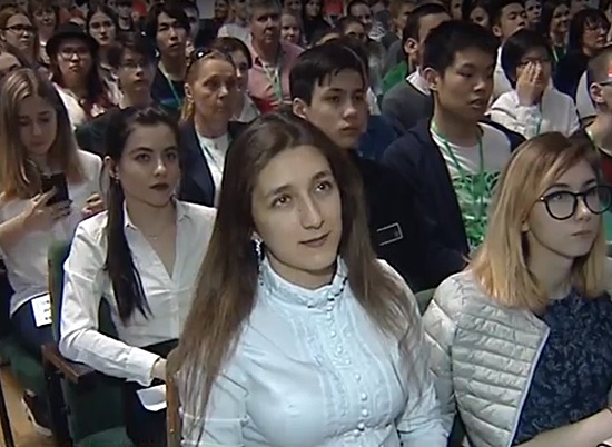 Школьники со всей страны приехали в Волгоград соревноваться в знании китайского языка