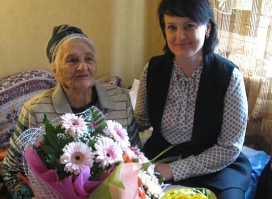 100-летняя жительница Волгограда принимает поздравления