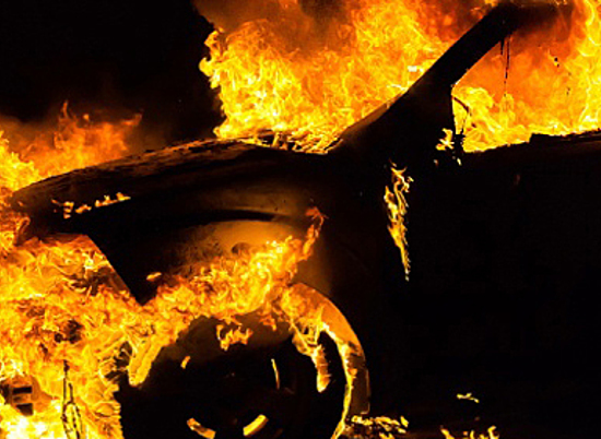 Ночью в Волгограде сгорела дорогущая иномарка