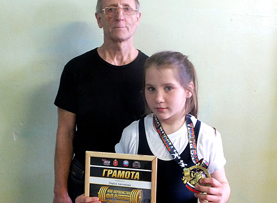 12-летняя Дарья Антонова из Волгоградской области победила на первенстве России по пауэрлифтингу
