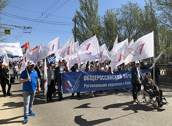 Волгоградские общественники приняли участие в первомайском шествии