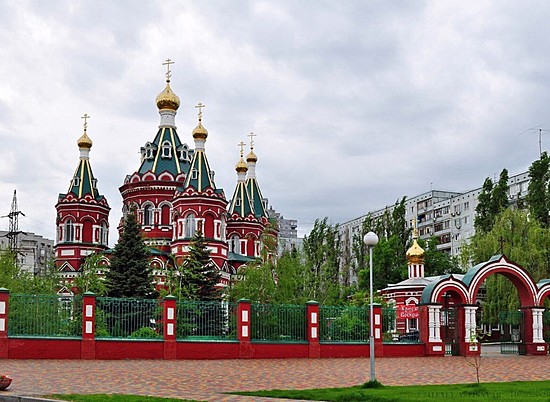 "Лидеры России" высадят в Волгограде новую аллею у Казанского собора