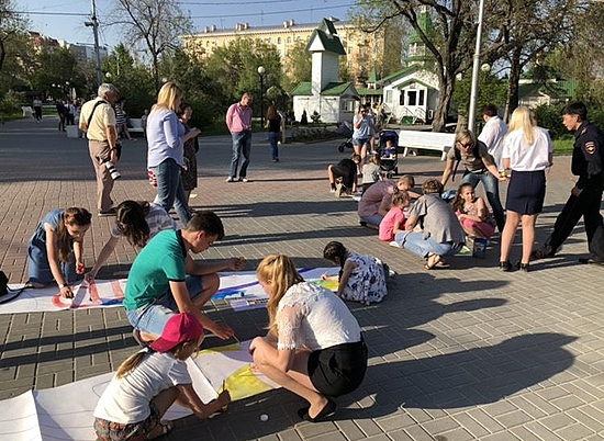 В Волгограде прошла районная акция «Рисунок мальчишки»