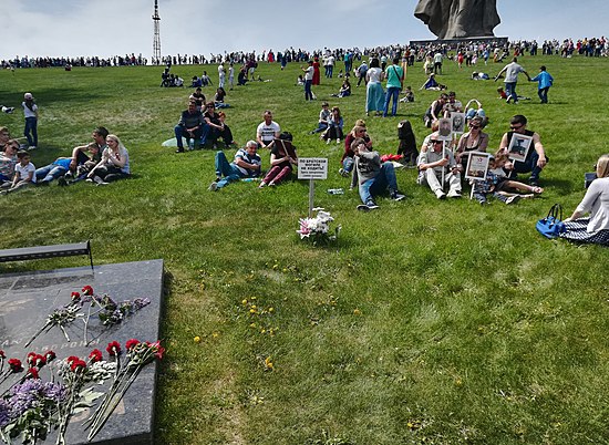 Волгоградцев возмутил привал на братской могиле, в которой захоронены более 30 тысяч солдат