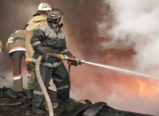 У частного дома в Волгограде сгорела пристройка площадью 60 квадратных метров