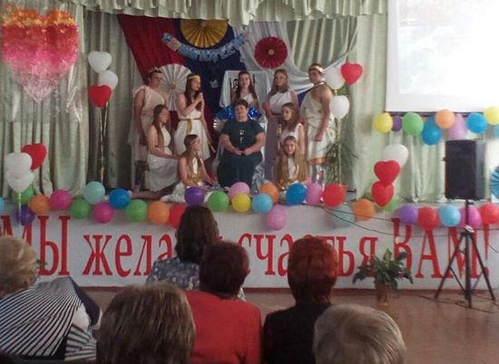 В Волгограде принимает поздравления директор школы № 18