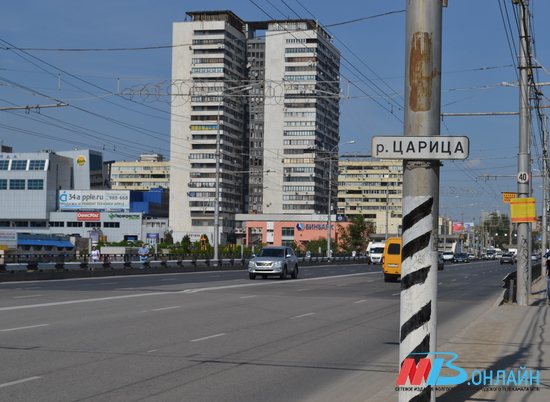 Чистоту на улицах Волгограда ежедневно наводят 70 спецмашин