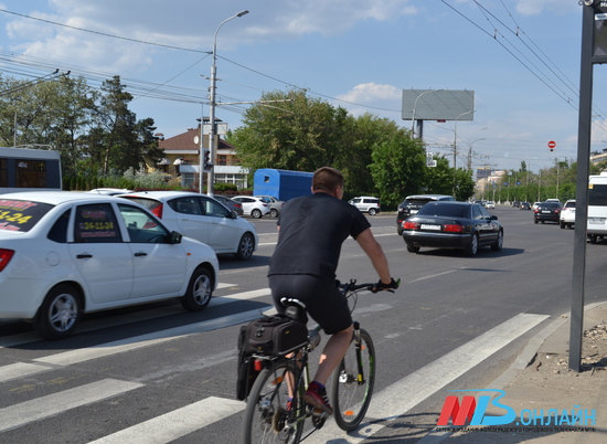 В Волгограде 40-летний велосипедист угодил под колеса Porsche Cayenne