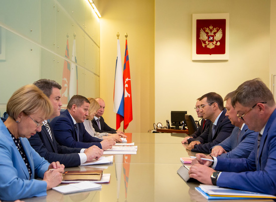 Губернатор Волгоградской области провел рабочую встречу с руководством ПАО "МРСК Юга"