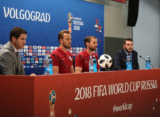В Волгограде главный тренер и капитан сборной Англии ответили на вопросы журналистов