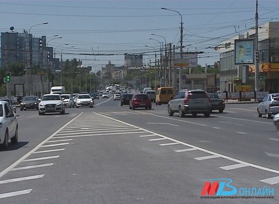Загруженность магистралей Волгограда сейчас сохраняется на уровне двух баллов