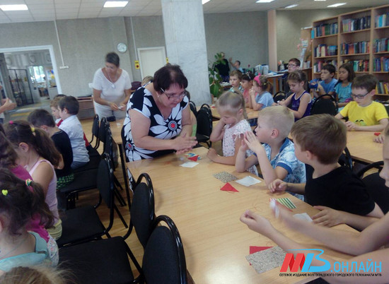 Волгоградские школьники научились делать куклу Подорожницу