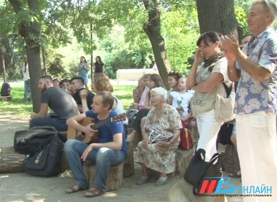 В Комсомольском саду Волгограда говорили «Вслух о любви»