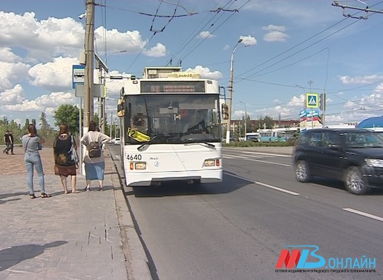 В Волгограде водителю иномарки не хватило среднего ряда