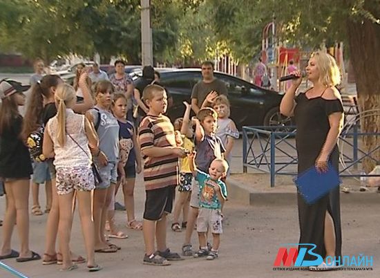 В Волгограде на улице Академика Богомольца рабочий день стал праздничным