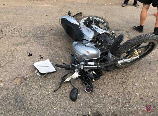 14-летний пассажир скутера погиб в ДТП с «КамАЗом» под Волгоградом