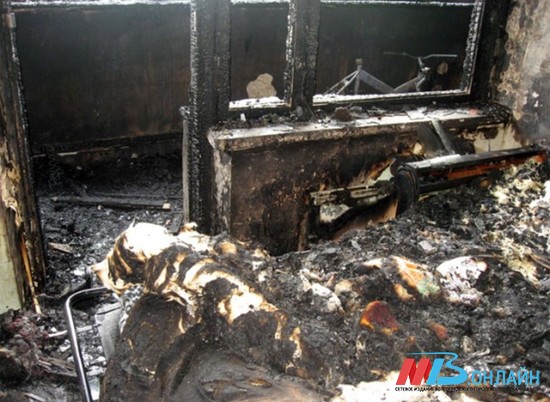 В Котово сгорел дом многодетной семьи: спаслись лишь мать и двое детей