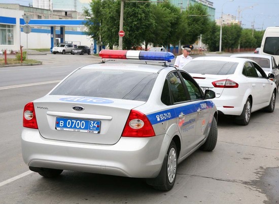 Полиция вернула волгоградке забытый в такси телефон
