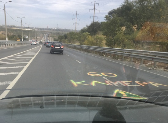 Волгоградские автолюбители нашли новый способ предупреждать друг друга на дороге