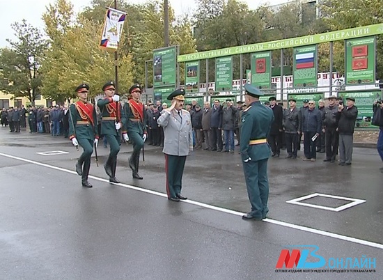 В Волгограде батальон отметили вымпелом министра обороны Российской Федерации