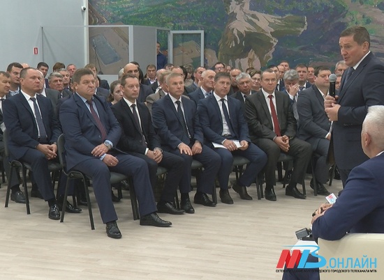 Андрей Бочаров проводит рабочую встречу с главами муниципальных образований региона