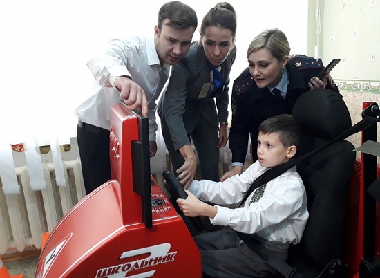 Детей-инвалидов в Волгограде научат водить машину