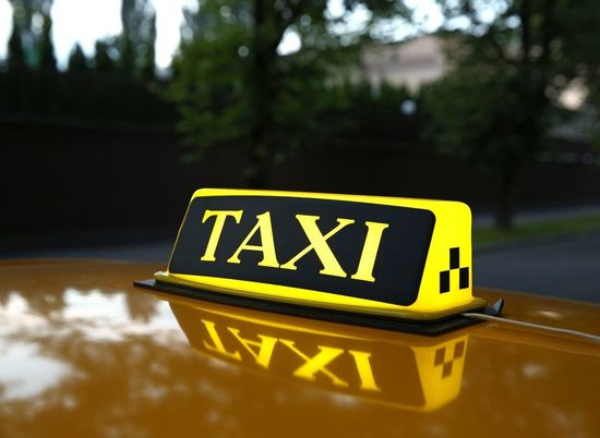 Волгоградских таксистов обяжут бесплатно помогать инвалидам