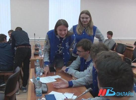 В Волгограде студенты 4 часа спорили до хрипоты – победили будущие полицейские