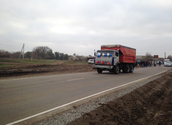 К двум хуторам Кумылженского района проложили 1,2 км новой дороги