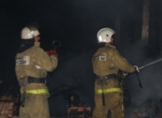 В Краснооктябрьском районе из охваченного огнем дома эвакуировали 30 человек