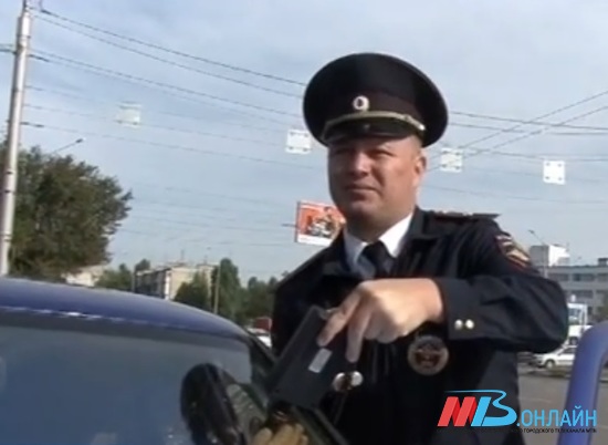 Житель Калмыкии ехал по Волгоградской области с поддельными правами