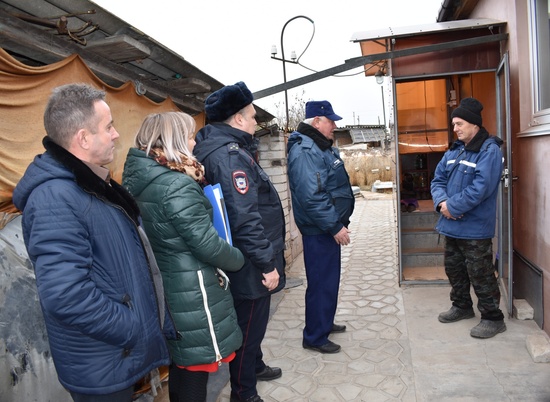 Жителям Волгоградской области "на пальцах" объясняют пожарную безопасность