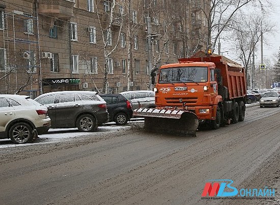 Дорожники Волгограда приготовили 160 машин для борьбы с непогодой