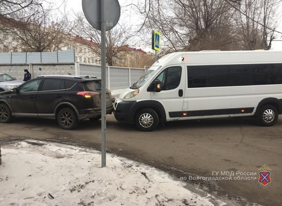 81-летняя женщина пострадала в ДТП с маршруткой в Дзержинском районе