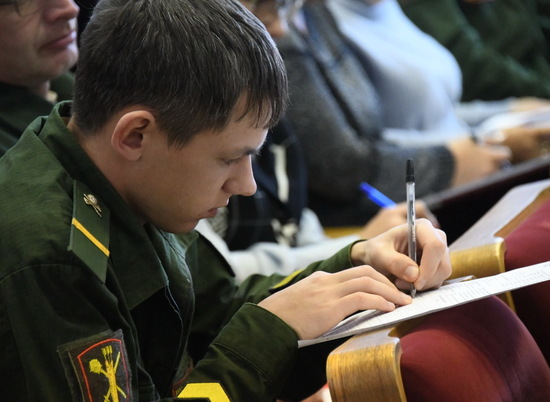 Списывать нельзя: в Волгограде военнослужащие напишут диктант по истории