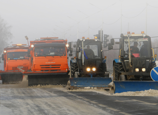 На дороги Волгоградской области вышла снегоуборочная техника